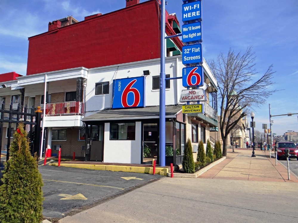 Motel 6 Baltimore MD Main image